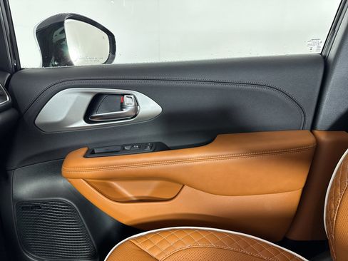 New 2026 Chrysler Pacifica Pinnacle image 44