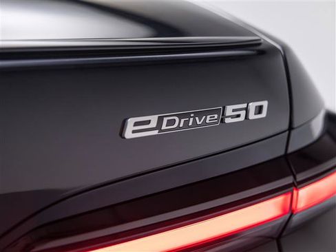 Used 2026 BMW i7 eDrive50 w/ M Sport Package RWD image 34