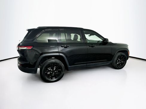 Used 2025 Jeep Grand Cherokee Altitude AWD/4WD image 10