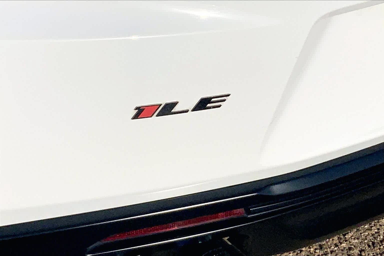 Used 2018 Chevrolet Camaro SS RWD image 9