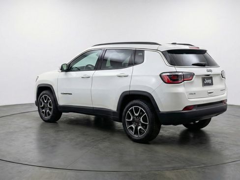 Used 2025 Jeep Compass Trailhawk w/ Trailer Tow Group AWD/4WD image 6