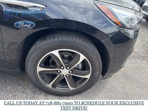 Used 2021 Buick Enclave Essence w/ Sport Touring Edition image 4