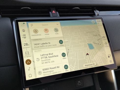 Used 2025 Land Rover Discovery Sport S image 29