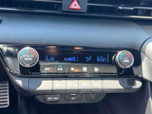 Used 2025 Hyundai Elantra Sport FWD image 28