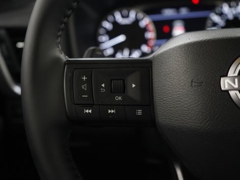 Used 2025 Nissan Rogue SV AWD/4WD image 27