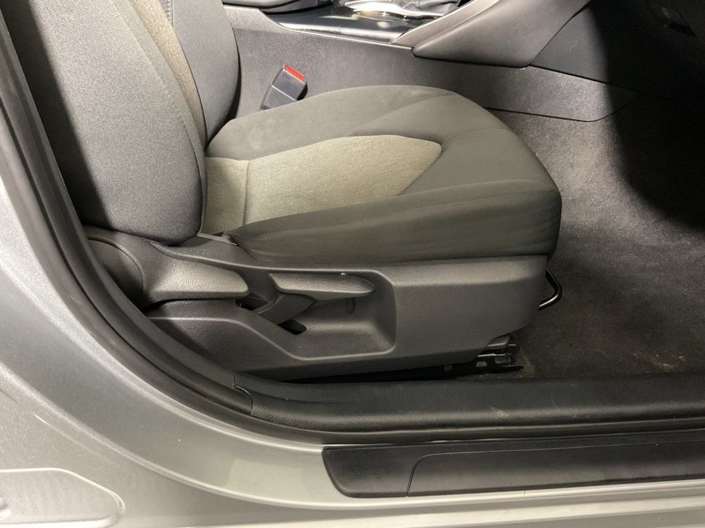 Used 2020 Toyota Camry LE FWD image 36