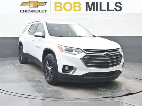 Used 2021 Chevrolet Traverse LT FWD image 1