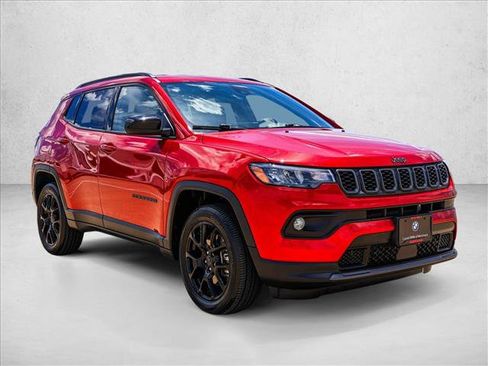Used 2025 Jeep Compass Latitude w/ Altitude Special Edition AWD/4WD image 3