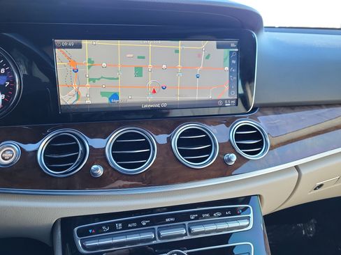 Used 2017 Mercedes-Benz E 300 4MATIC image 10