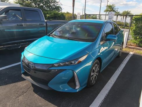 Used 2021 Toyota Prius Prime LE FWD image 2