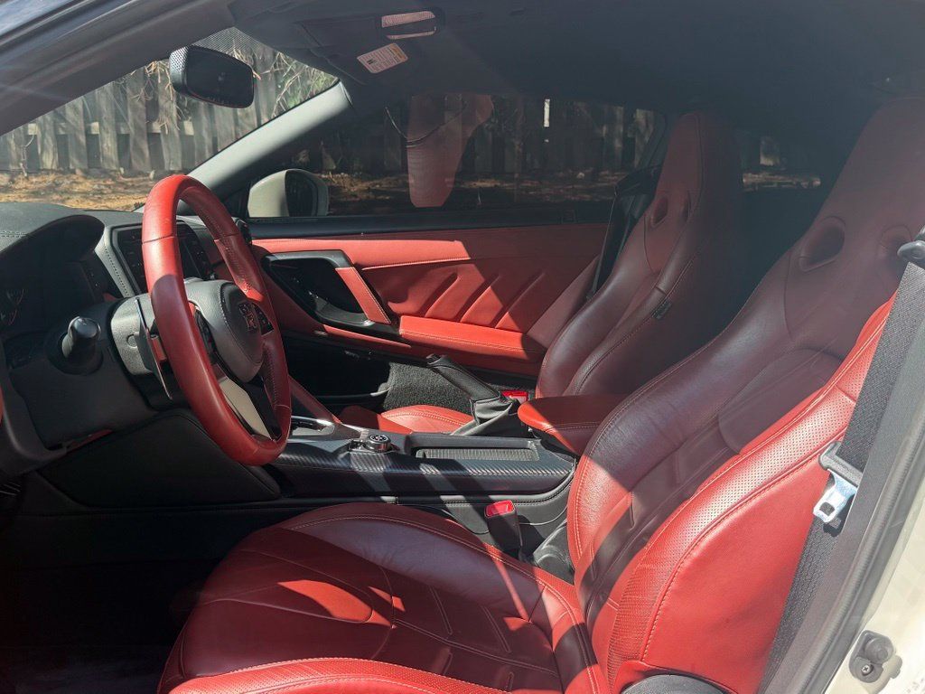 Used 2019 Nissan GT-R Premium w/ Premium Interior Package AWD/4WD image 21