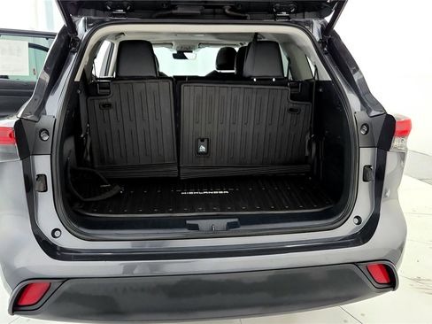Used 2023 Toyota Highlander XLE AWD/4WD image 20
