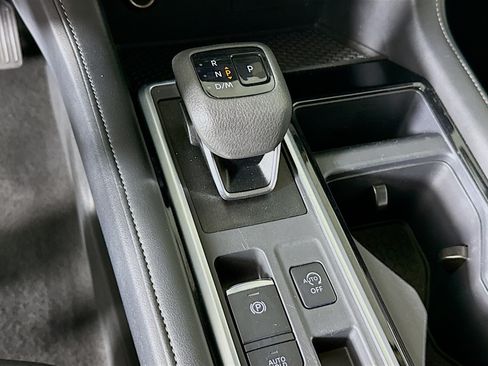 Used 2025 Nissan Pathfinder SV FWD image 19