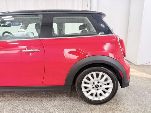 Used 2023 MINI Cooper 2-Door Hardtop image 5