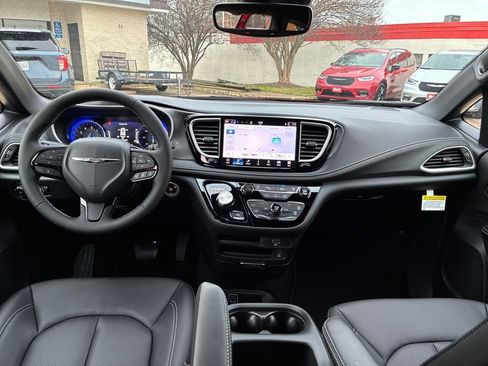 New 2026 Chrysler Pacifica Select image 12