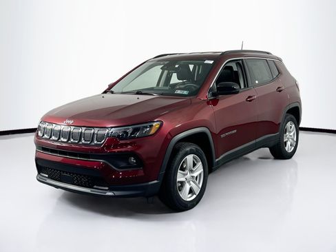 Used 2022 Jeep Compass Latitude w/ Convenience Group AWD/4WD image 1