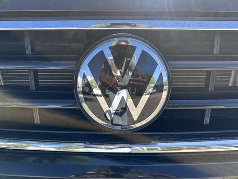 Used 2022 Volkswagen Tiguan SE R-Line FWD image 10
