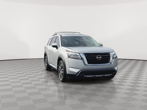 Used 2023 Nissan Pathfinder Platinum AWD/4WD image 3
