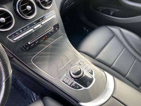 Used 2019 Mercedes-Benz GLC 300 4MATIC w/ Premium Package image 36