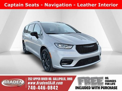 New 2026 Chrysler Pacifica Select image 1