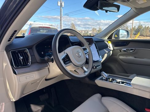 New 2026 Volvo XC90 T8 Ultra w/ Protection Package Premier image 8