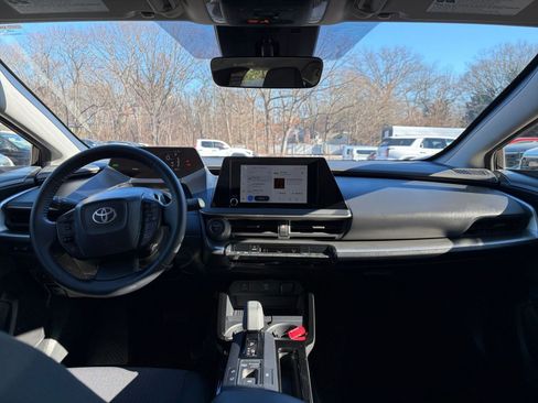 Used 2025 Toyota Prius LE image 31