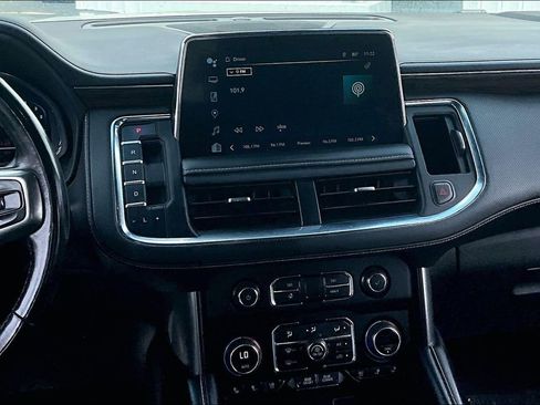 Used 2023 Chevrolet Suburban Premier image 9