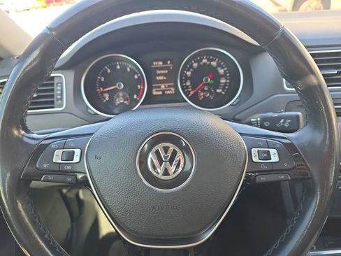 Used 2017 Volkswagen Jetta SE image 18