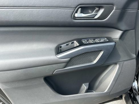 New 2026 Nissan Pathfinder SL FWD image 16