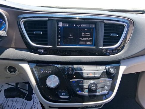 Used 2023 Chrysler Voyager LX FWD image 21