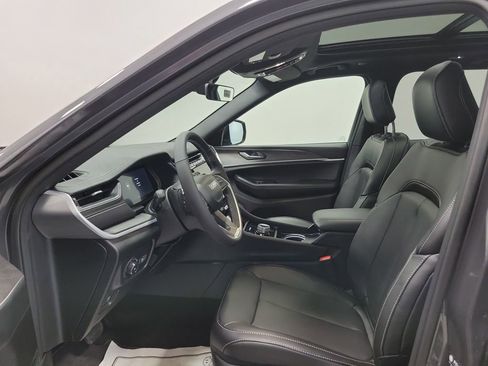 New 2025 Jeep Grand Cherokee Limited w/ Black Appearance Package image 13