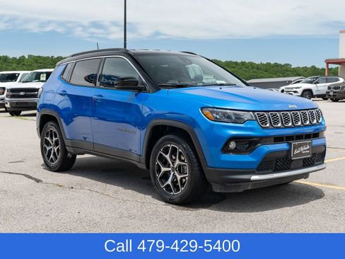 Used 2025 Jeep Compass Limited AWD/4WD image 8