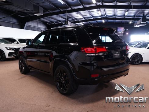 Used 2019 Jeep Grand Cherokee Altitude RWD image 5