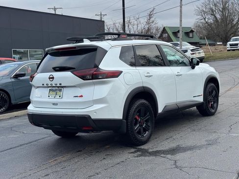 Certified 2025 Nissan Rogue SV image 3