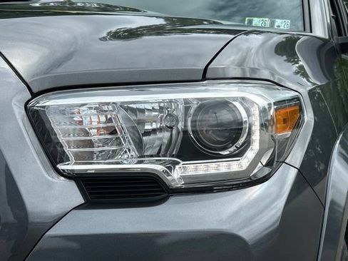 Used 2017 Toyota Tacoma TRD Sport w/ Tow Package (A/T) AWD/4WD image 12