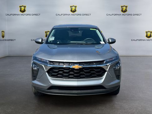 Used 2025 Chevrolet Trax LS w/ LS Convenience Package FWD image 8