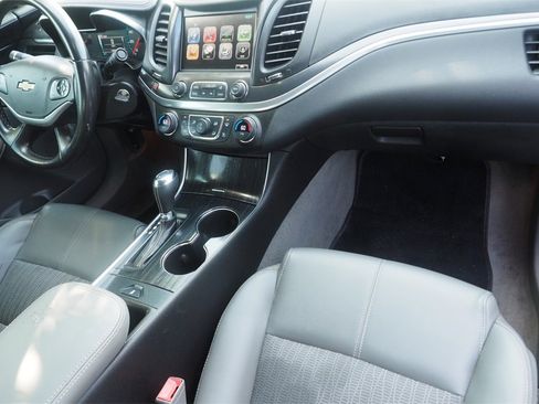 Used 2017 Chevrolet Impala LT image 25