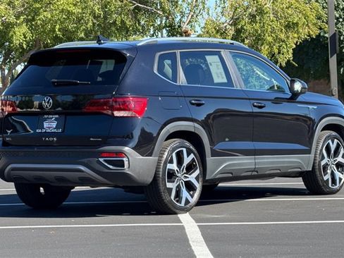 Used 2022 Volkswagen Taos SEL image 5