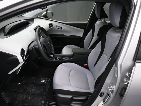 Certified 2022 Toyota Prius LE image 18