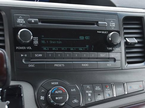 Used 2013 Toyota Sienna XLE FWD image 36