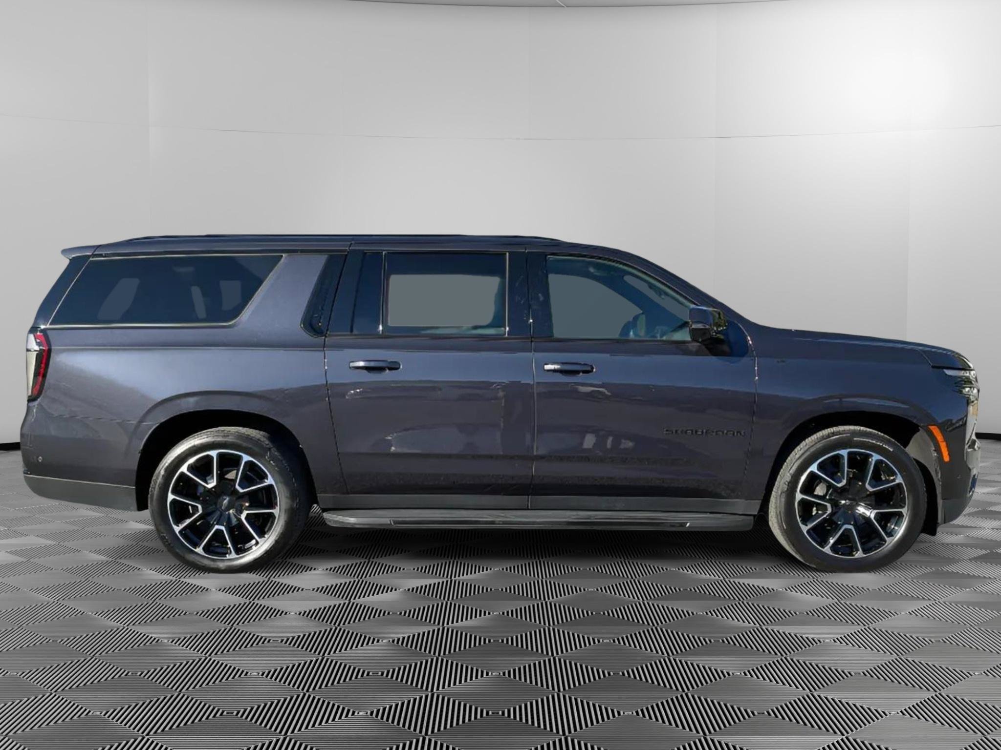 Used 2025 Chevrolet Suburban RST w/ RST Capability Package AWD/4WD image 6