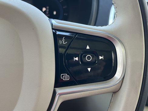 Used 2023 Volvo XC90 B5 Core w/ Protection Package Premier image 12