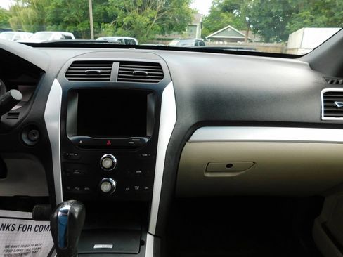 Used 2014 Ford Explorer XLT w/ Equipment Group 201A image 9