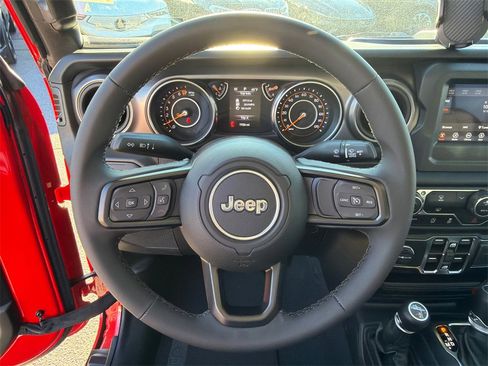 Used 2023 Jeep Gladiator Sport image 23