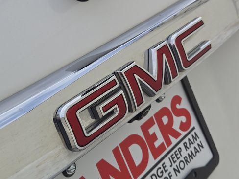 Used 2021 GMC Acadia Denali image 12