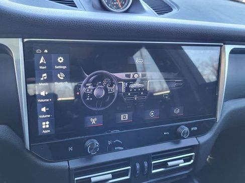 Used 2017 Porsche Macan image 21