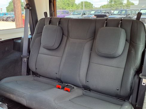 Used 2021 Jeep Wrangler Sport AWD/4WD image 18