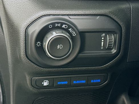 Used 2023 Jeep Wrangler Sahara w/ Cold Weather Group image 17