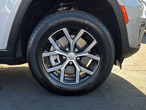 New 2025 Jeep Grand Cherokee L Limited image 5