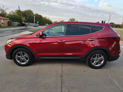 Used 2017 Hyundai Santa Fe Sport image 2